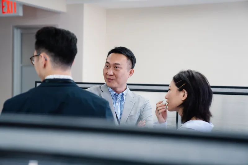 Gôn, Tennis, Và Những Cái Bắt Tay Triệu Đô: Bí Quyết Networking Của Doanh Nhân Gốc Việt Tại Mỹ